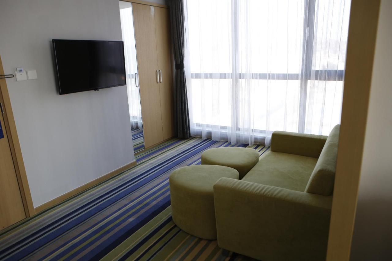 Holiday Inn Express Yingkou Onelong Plaza By Ihg Gaizhou Экстерьер фото